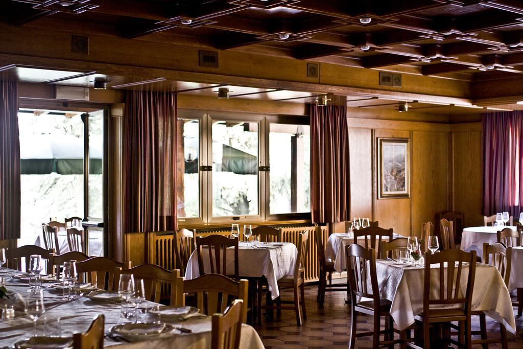 Hotel Alpino Cuasso Al Monte Exterior photo