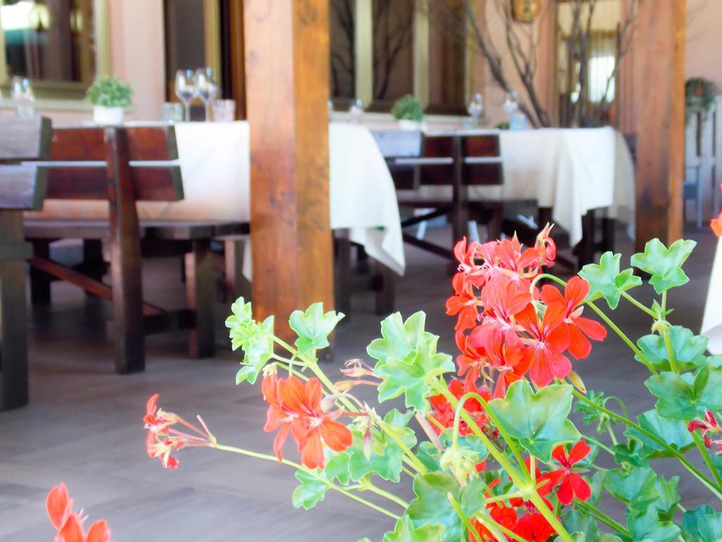 Hotel Alpino Cuasso Al Monte Exterior photo