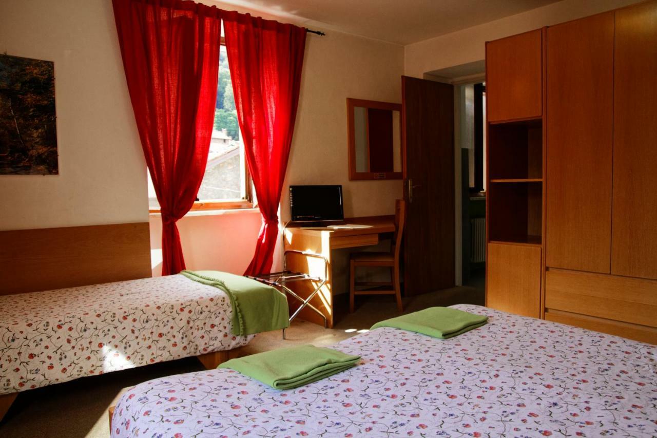 Hotel Alpino Cuasso Al Monte Exterior photo